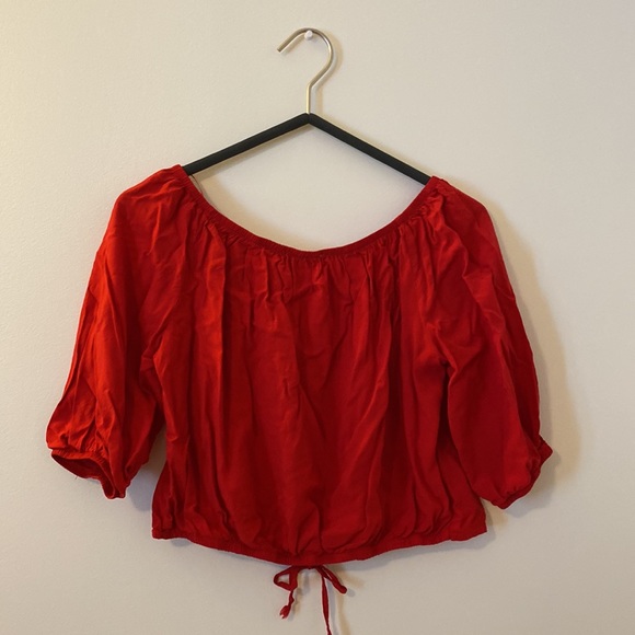 Red Over the shoulder crop top - Picture 2 of 2